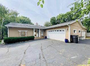 1022 Crestview Cir, Baraboo, WI 53913
