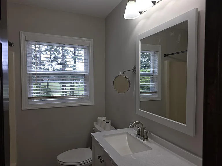 201 Thomas Dr — Photo 10