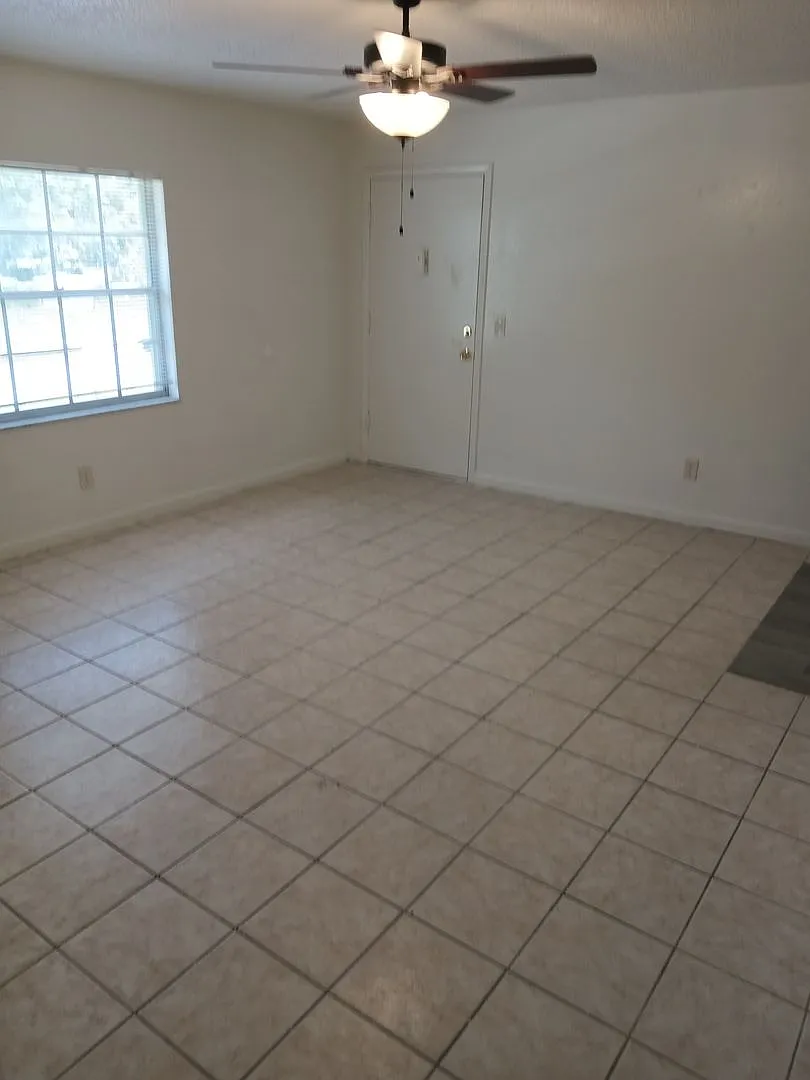 2 Bedroom, 1 Bathroom Condo For Rent at 1633 W. Oak Ridge Road, Orlando FL 32809 — Photo 2