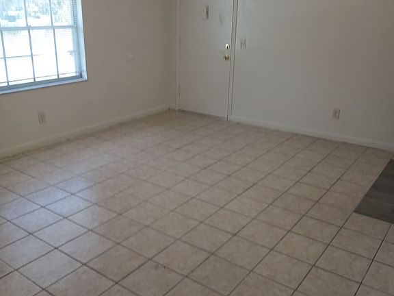 2nd image of 1633 W Oak Ridge Rd APT D