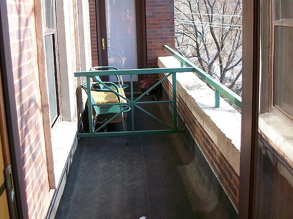 4th image of 976 W Cuyler Ave APT 3