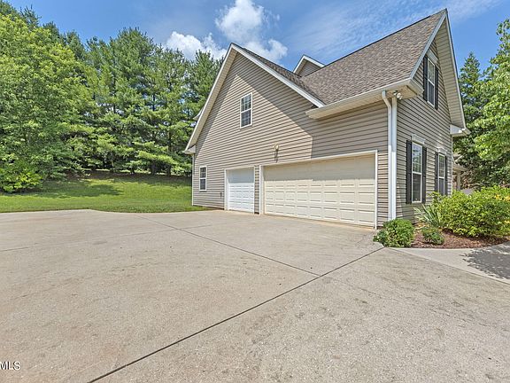 4th image of 12825 Heathland Dr