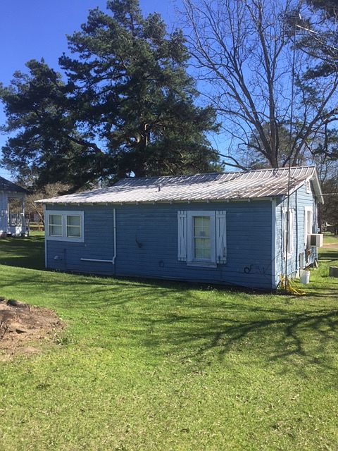 2nd image of 400 Wills St