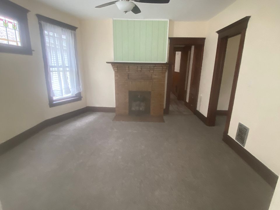 1st image of 38 Leamington Pl