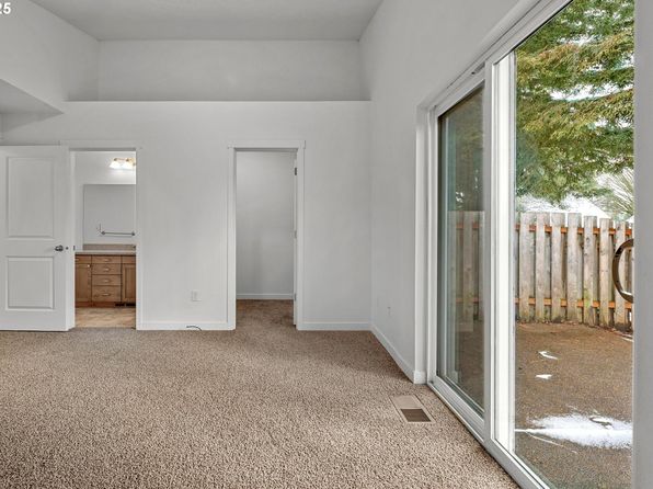 salem-oregon-2101567058 picture