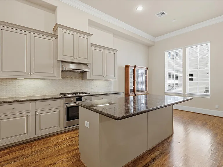 2707 Cohn Trl — Photo 22