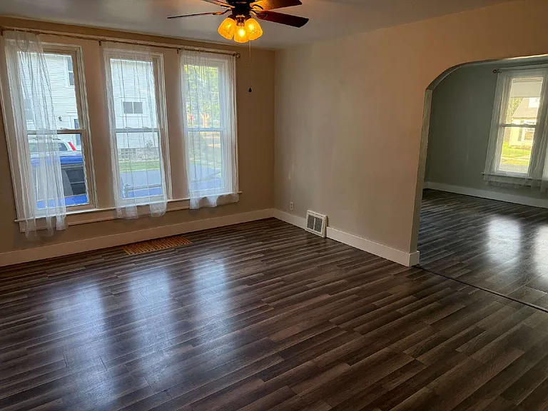 2124 Eastern Ave NE — Photo 14