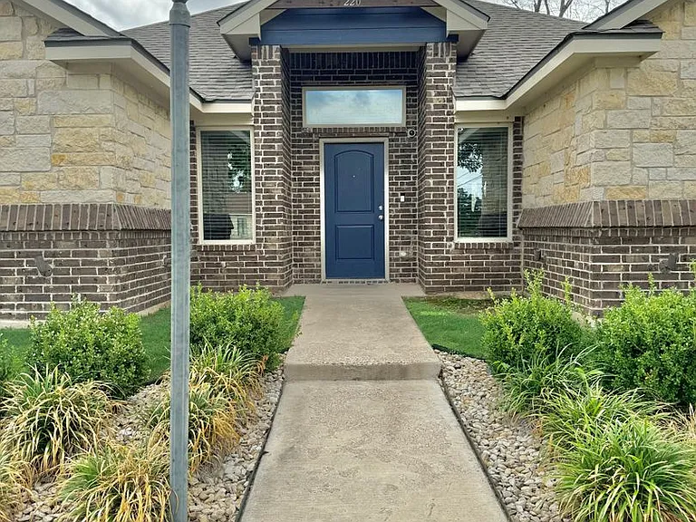 220 Church Ave — Photo 2