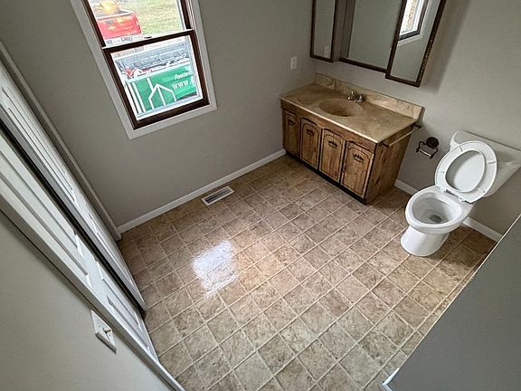 3rd image of 1511 N Garfield St #C
