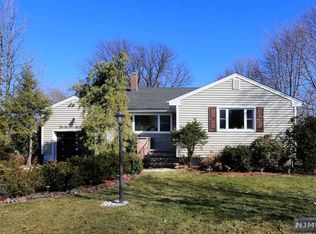 565 Mabie St, New Milford, NJ 07646