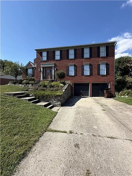 4 bed, 4.0 bath, 2400 sqft, $2,500 — Photo 2