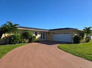 219 S Lake Dr, Lehigh Acres, FL 33936