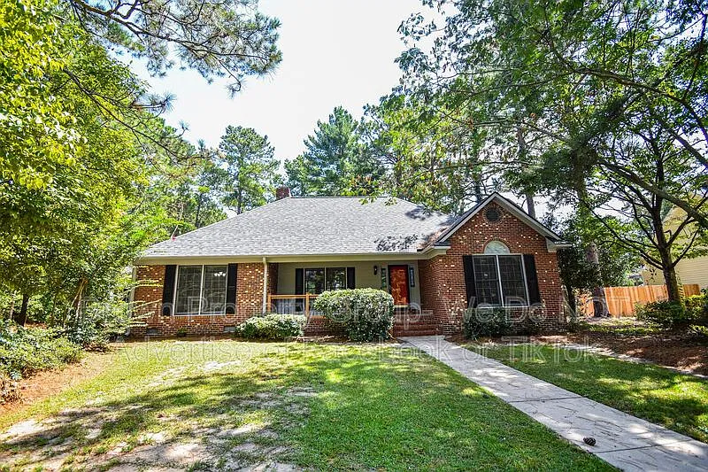 3 bed, 2.5 bath, 2351 sqft, $1,975 — Photo 1
