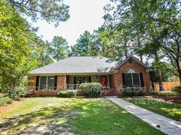 621 Bromsworth Trl, Fayetteville, NC 28311