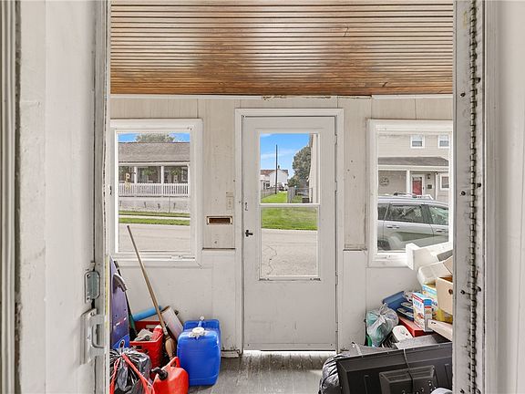 3rd image of 214 W Vine St