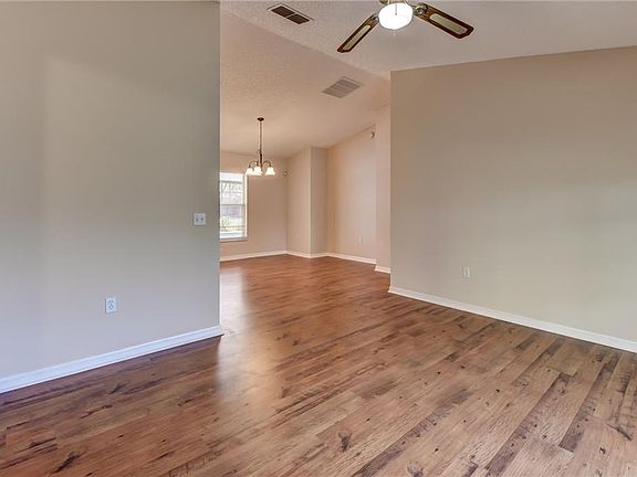 4th image of 463 Cypress Ave