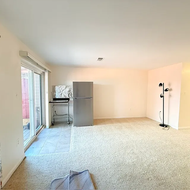 Building Photo - Willow Stream Ln