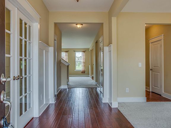 3rd image of 2155 Ravenscourt Dr