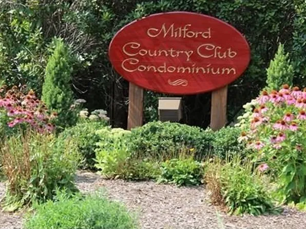 12 Country Club Ln #C, Milford, MA 01757