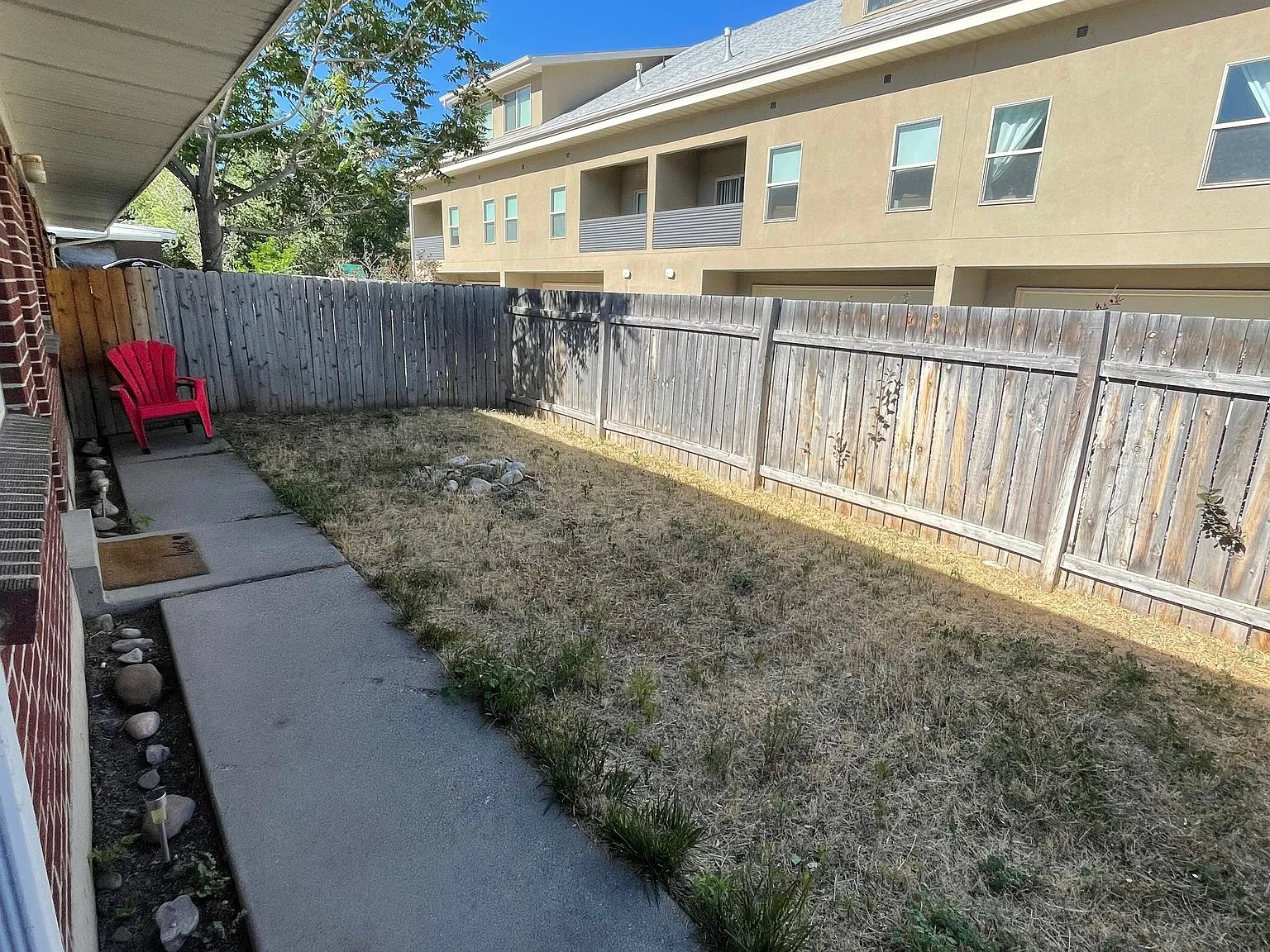 Millcreek Duplex with Yard — Photo 4