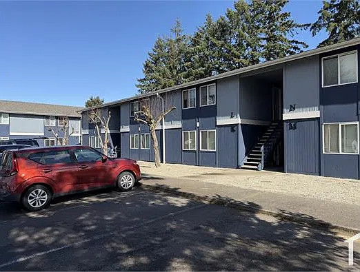 2 bed, $1,800 — Photo 2