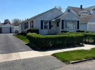 33 Walton St, Chicopee, MA 01013