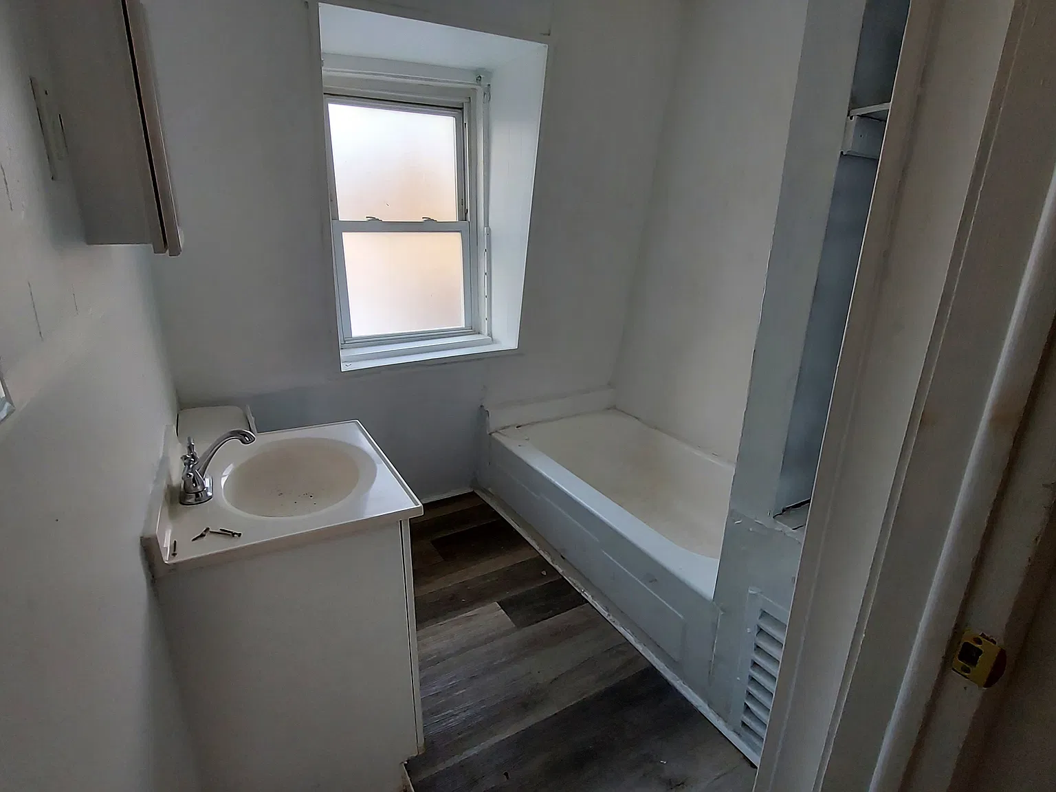 2 bed, 1000 sqft, $1,700 — Photo 2