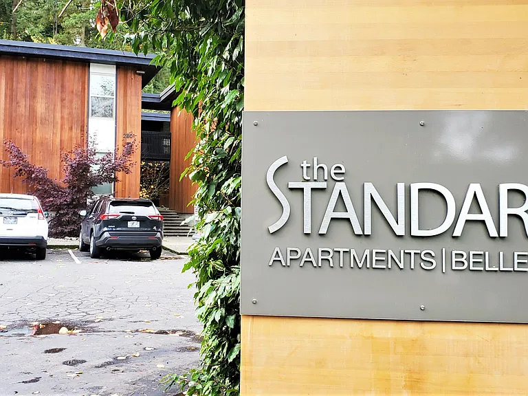 Standard Bellevue — Photo 1