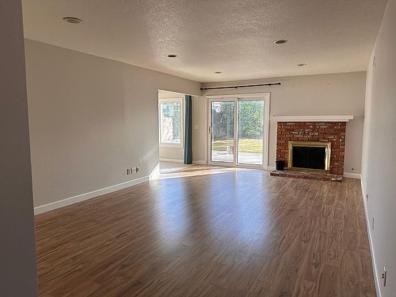 5th image of 9122 Gardenia Ave