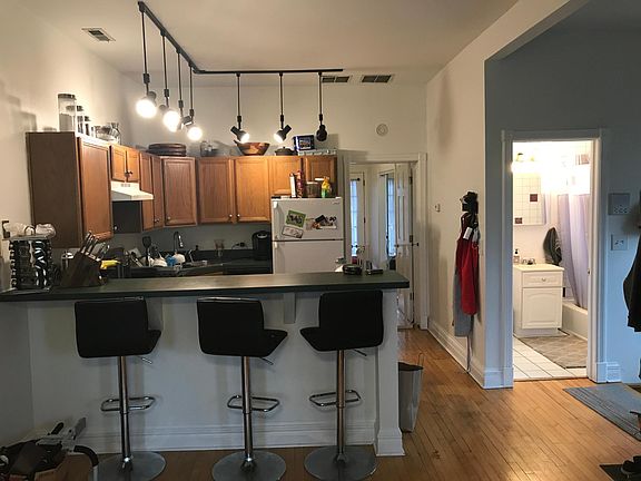 3rd image of 2142 W Walton St #3