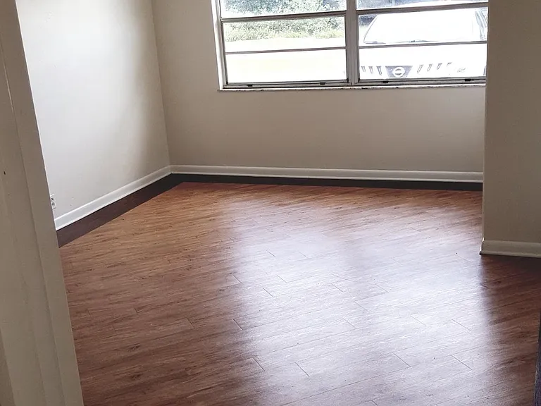 560 Lake August Dr — Photo 13