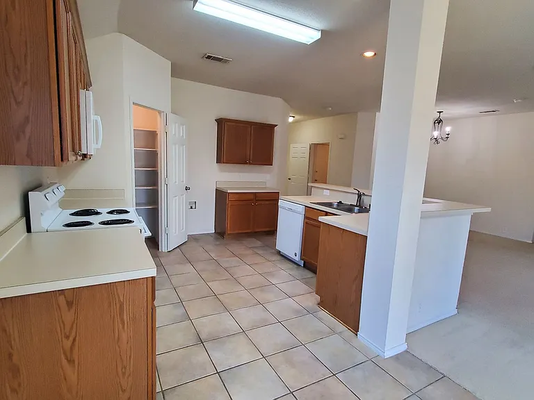 3021 Sawgrass Dr — Photo 3