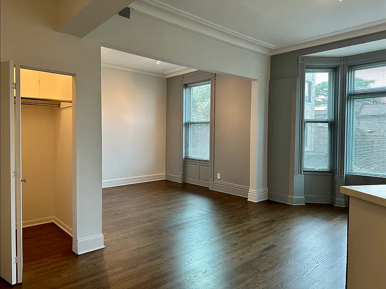 208 W Willow St #3 — Photo 7