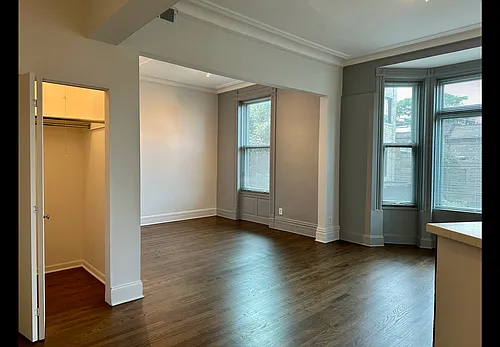 208 W Willow St #3 Photo 1