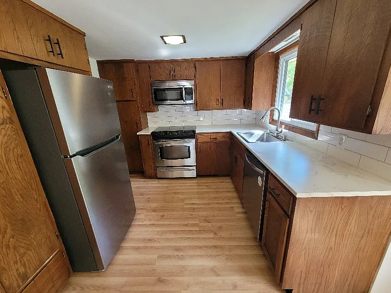 310 N Division Ave — Photo 4