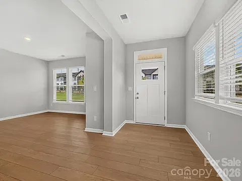 3 bed, 2192 sqft, $2,950 — Photo 3