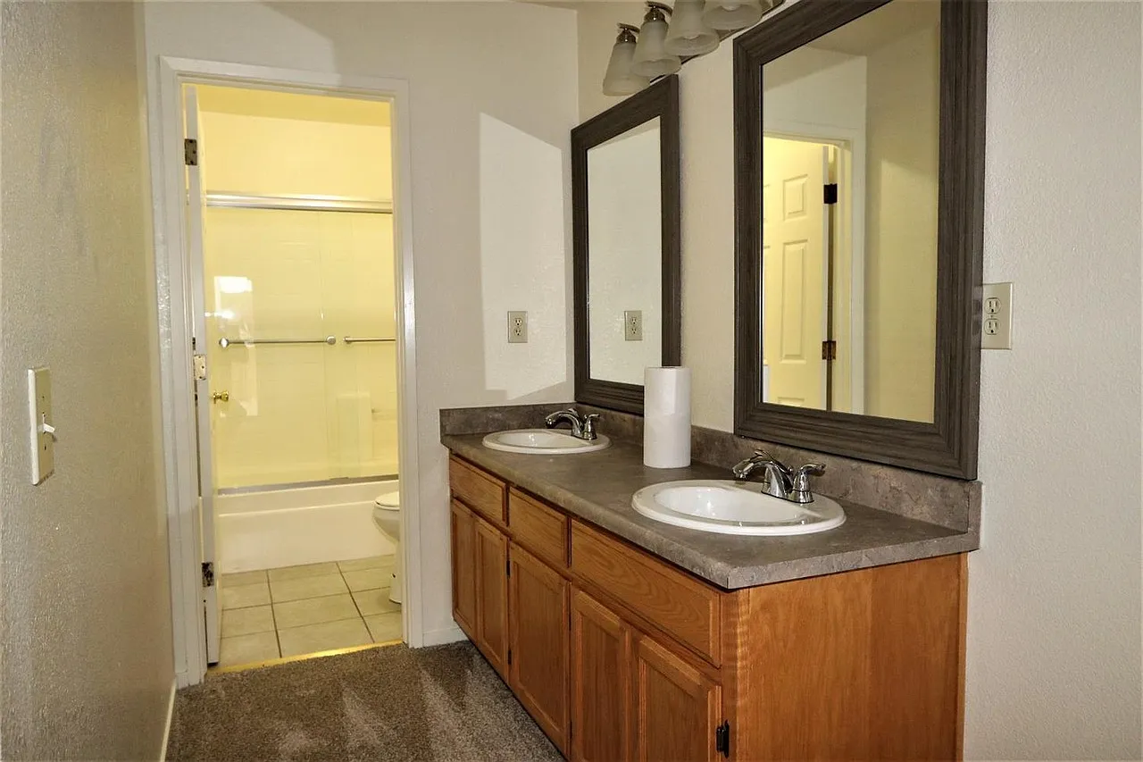 3 bed, 1752 sqft, $2,500 — Photo 3