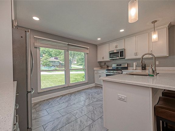 4th image of 29 Bel Aire Dr