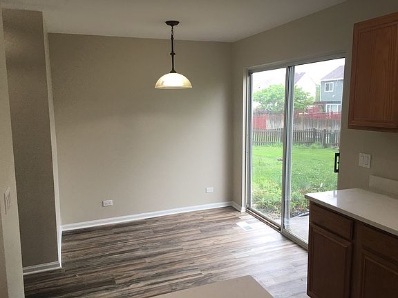 4th image of 90 E Rosewood Ln