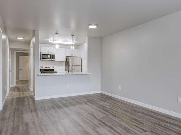 Rock Pointe Apartments | 663 E State St, Eagle, ID