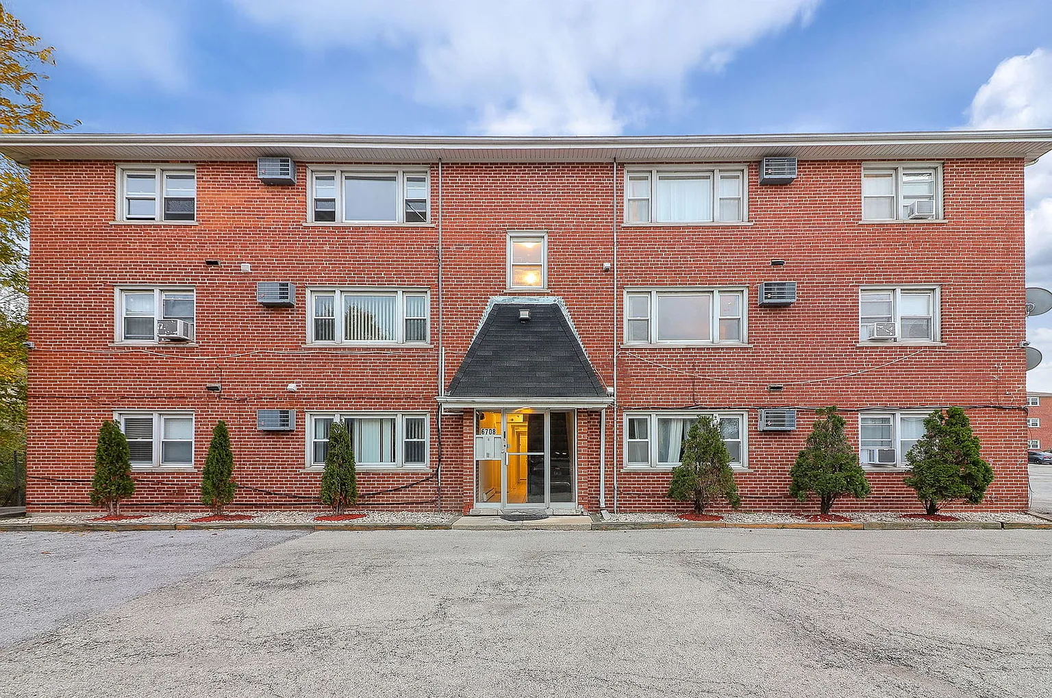 6708 107th St APT 3C photo 1