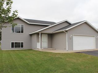 909 Sierra Ln, Saint Cloud, MN 56303