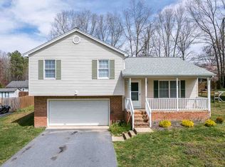 137 Canton Ln, Stuarts Draft, VA 24477