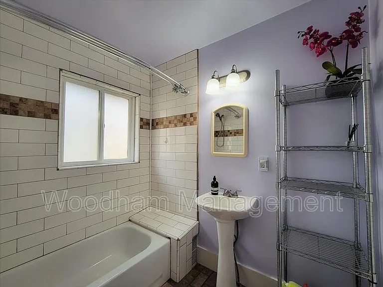 407 N Broadway Ave — Photo 16