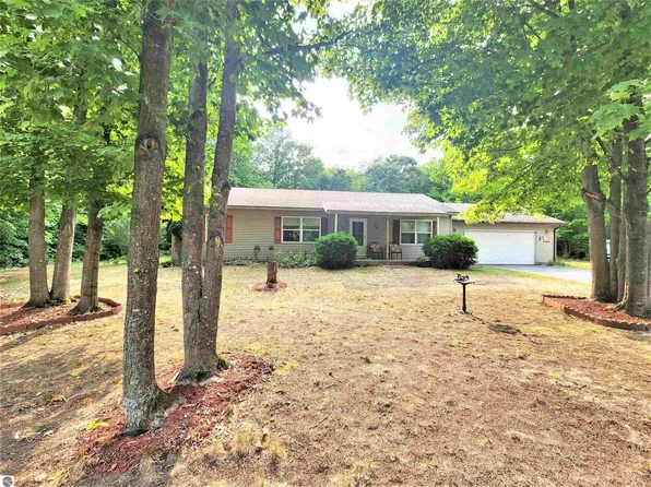 1510 Blackford Blvd, Interlochen, MI 49643