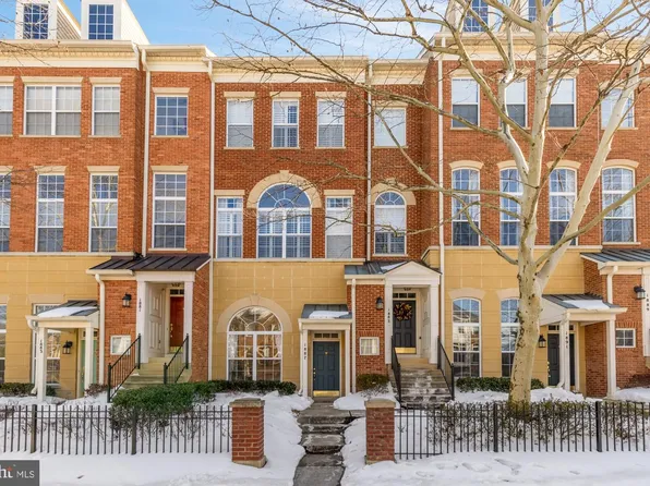 1887 Crescent Park Dr, Reston, VA 20190