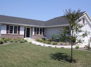 8206 Doe Glen Ct, Racine, WI 53406