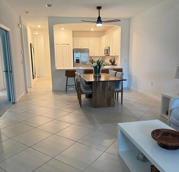 2084 Wellington St — Photo 4
