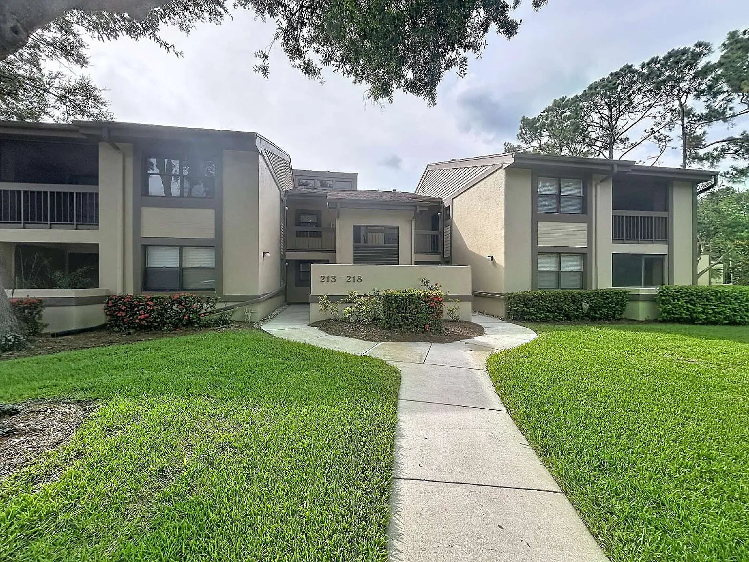 217 Woodlake Wynde, Oldsmar, FL 34677 — Photo 1