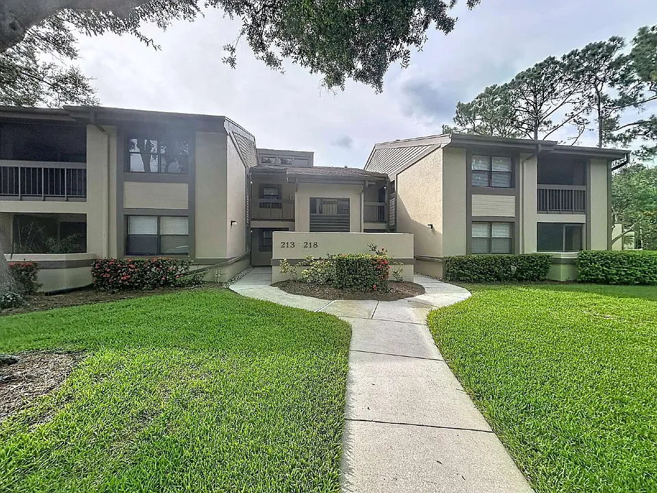 217 Woodlake Wynde